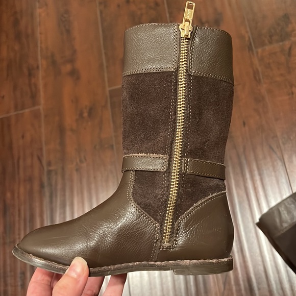 Boots - Picture 3 of 8